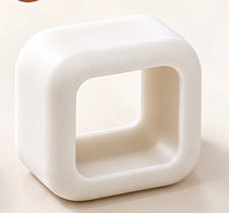 A soft white rounded sleeve for the cube timer.